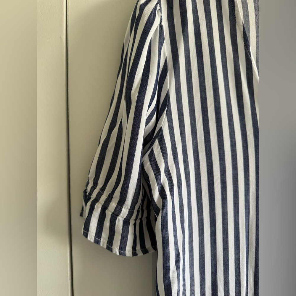 Blue and White Cuffed Sleeve Button Down Shirt - Picture 5 of 6